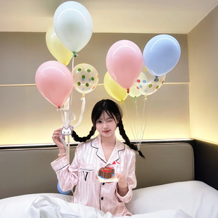 小红书爆款ins彩色女生成人生日气球氛围感拍照道具飘空乳胶装饰