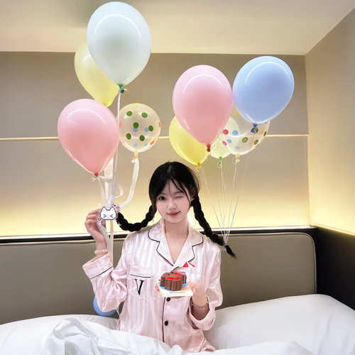 小红书爆款ins彩色女生成人生日气球氛围感拍照道具飘空乳胶装饰