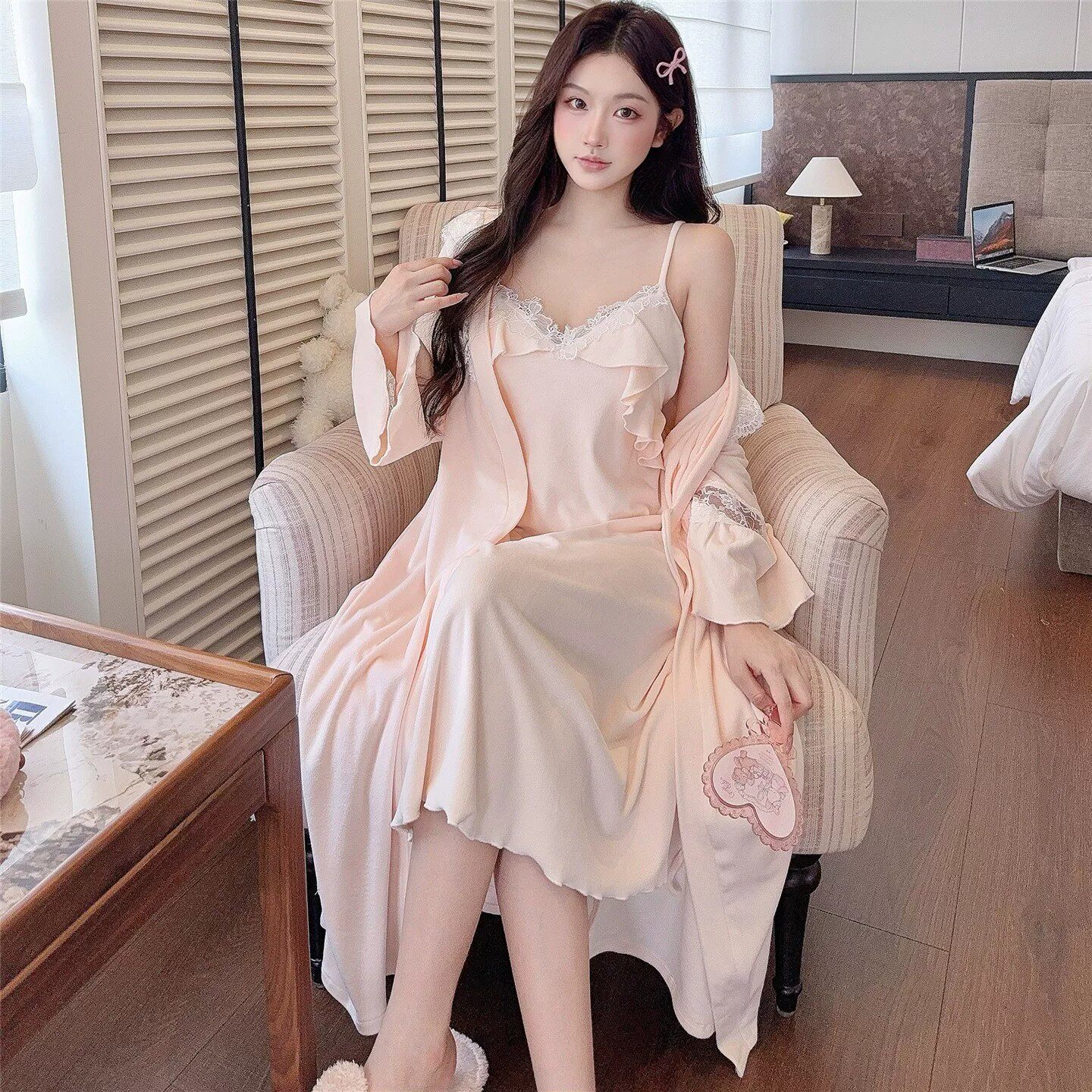纯欲风甜美海岛绒睡衣两件套女秋冬新款带胸垫双面绒保暖睡裙睡袍