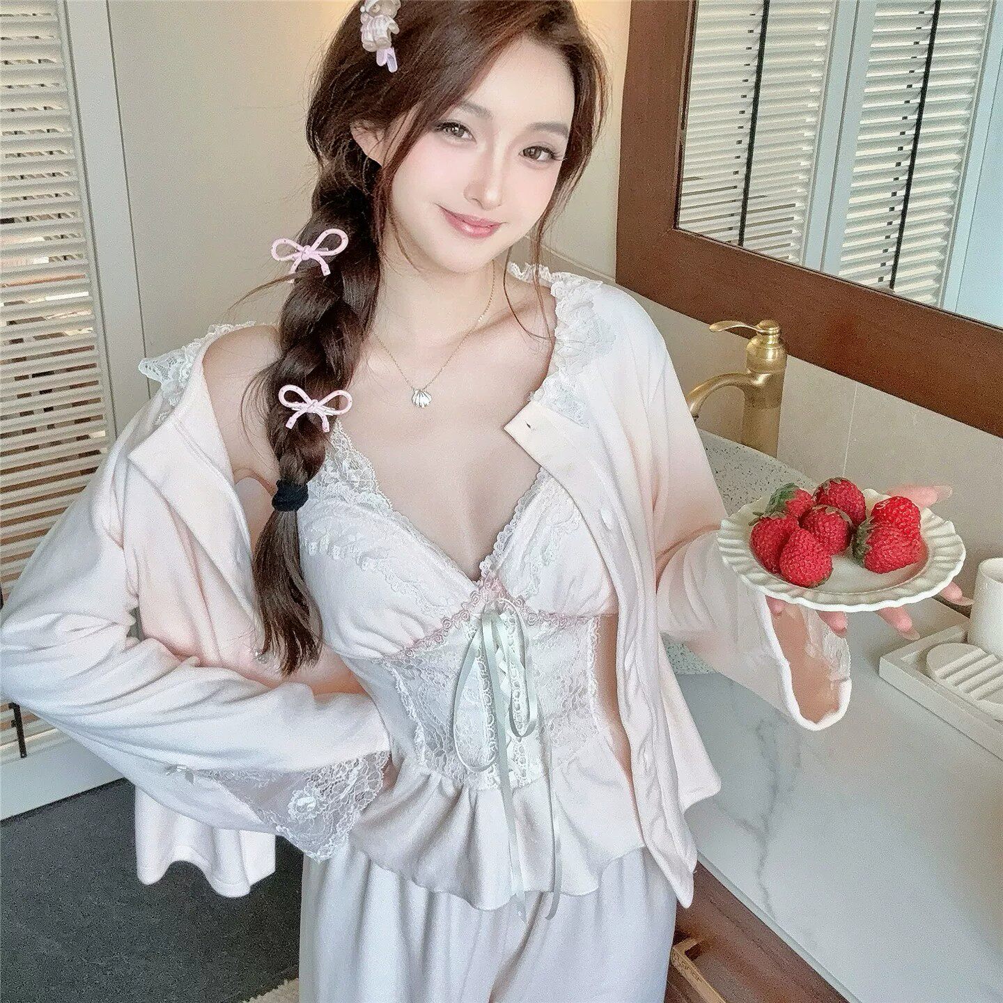 甜美蕾丝系带海岛绒睡衣三件套秋冬新款带胸垫保暖双面绒家居服女