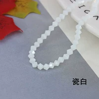 Около 90 фарфоровых белых 4 мм