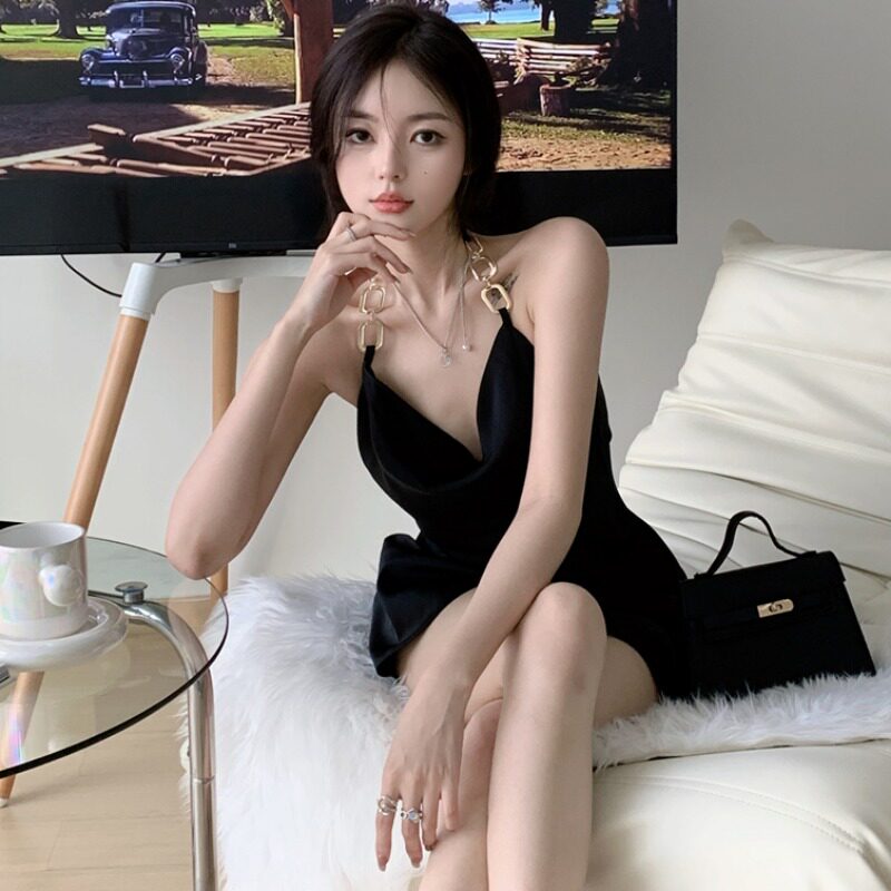 SUMMER PURE LUST STYLE SEXY CHAIN HALTERNECK DRESS WOMENS DESIGN SENSE NICHE TANK TOP MACHINE THIN TEMPERAMENT SKIRT