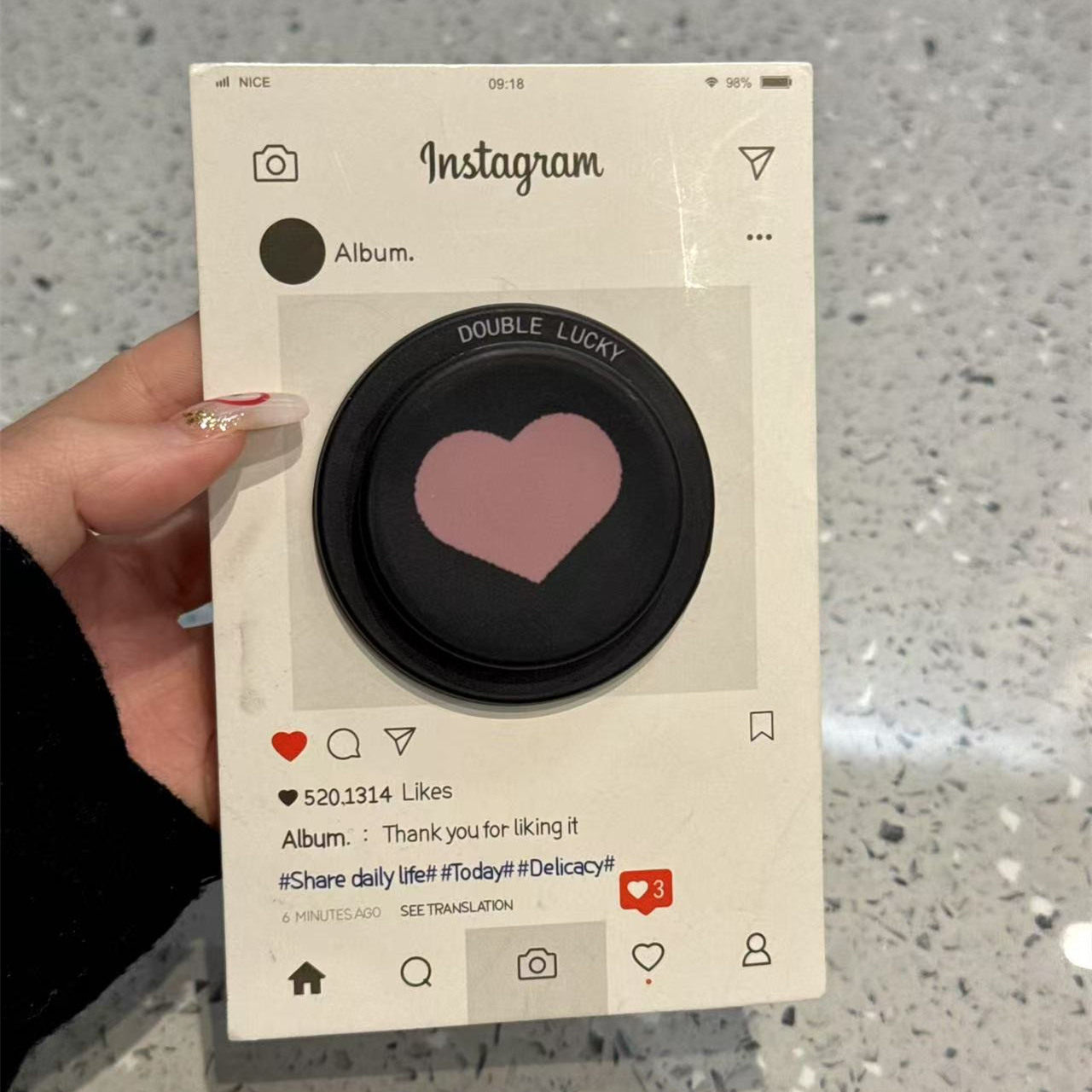 简约黑底粉色爱心磁吸支架适用MagSafe手机强力吸附桌面懒人支架,3C数码配件,手机支架/手机座,淘宝优惠券,粉丝福利购,淘宝优惠卷