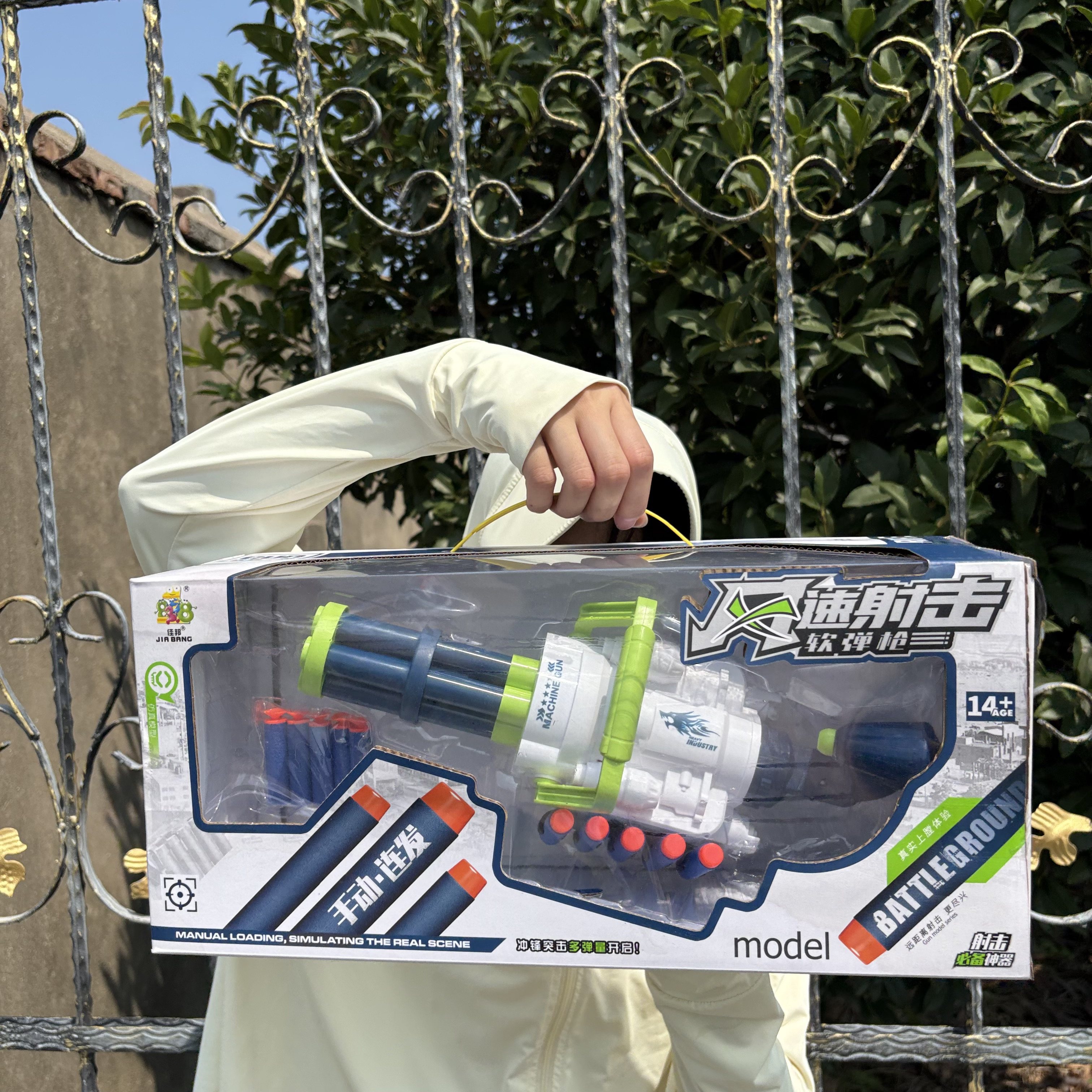 圣诞节加特林手动连发软弹枪男孩子仿真射击游戏过家家儿童玩具枪