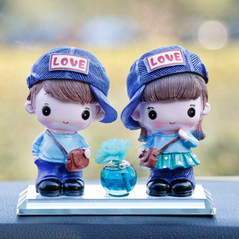 汽车香水座车载香水摆件卡通情侣流氓兔可爱娃娃车上用内饰