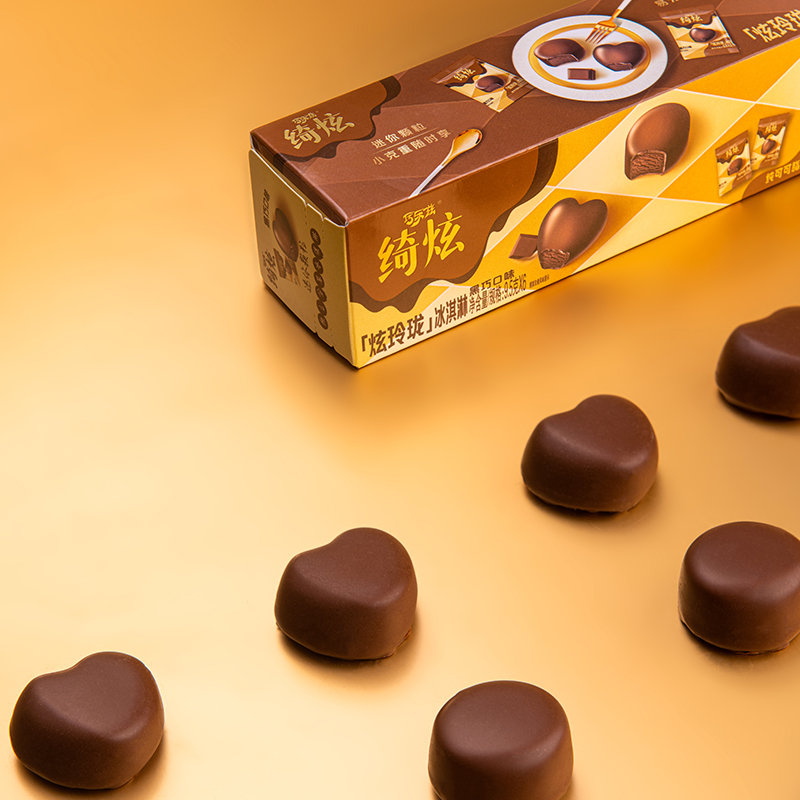 绮炫炫玲珑黑巧味鲜奶冰淇淋伊利