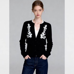 2026新款秋冬洋气高贵针织开衫设计感高级花朵刺绣毛衣上衣服女春