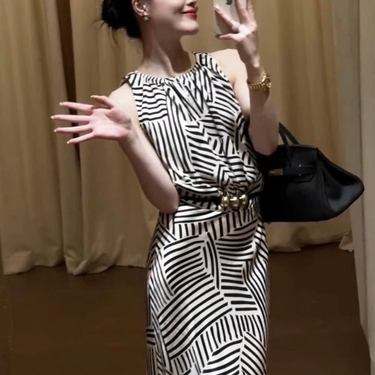 高级上流社会条纹挂脖无袖连衣裙