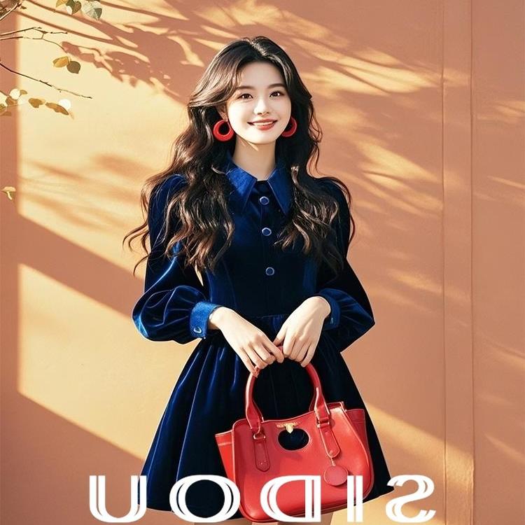 高级感穿搭深蓝色翻领丝绒连衣裙