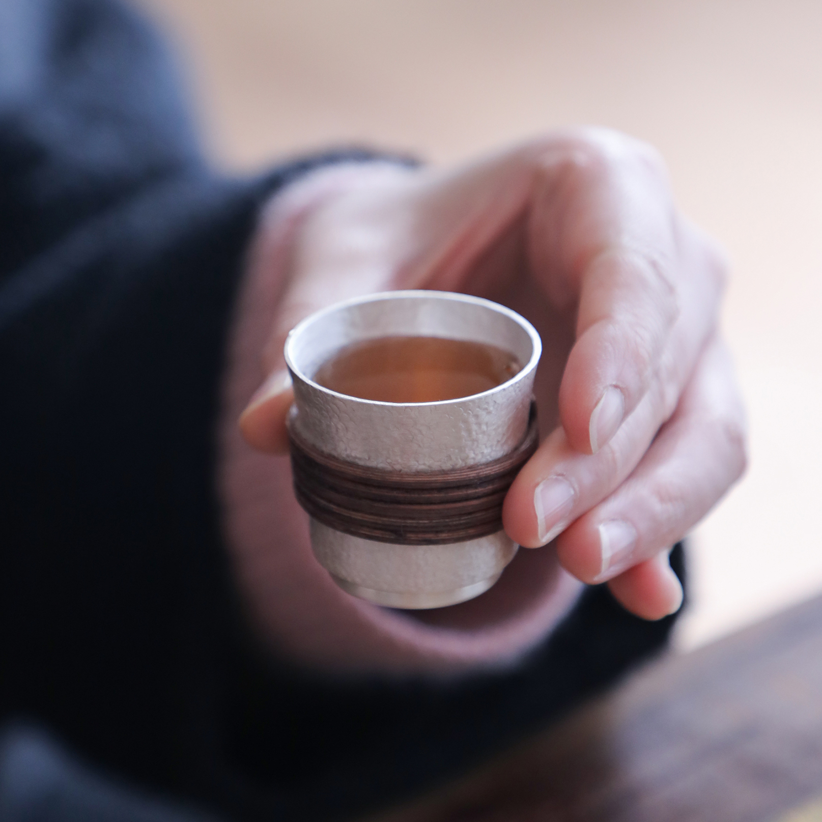 纯银时代 足银999银杯白酒烈酒杯隔热双层藤编杯防烫主人杯品茗杯