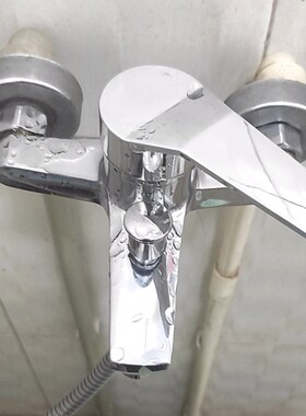 三联全铜洗澡暗装浴室浴缸套装热水器花洒冷热淋浴水龙头混水阀