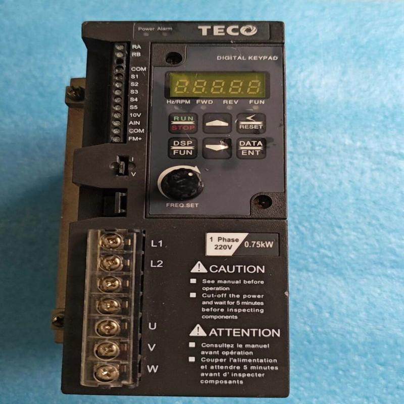 S310-201-H1D，220V-0.75W东元变频器，p