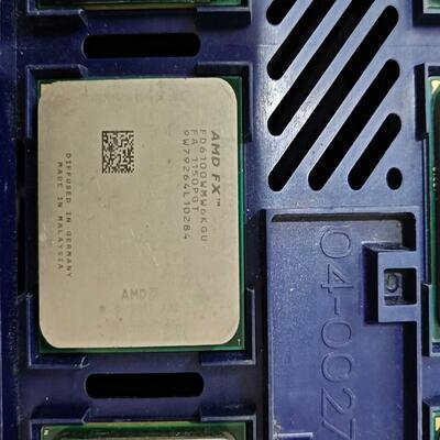 有两片拆机的FX6100的成色一般功能正常使用实物图，有点p