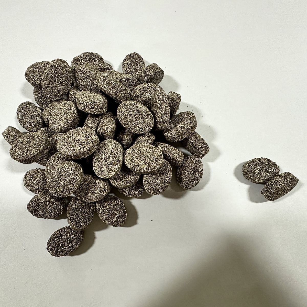 高效耐用冰碛岩滤材鱼缸底滤流盒周转箱滴背侧滤过滤材料