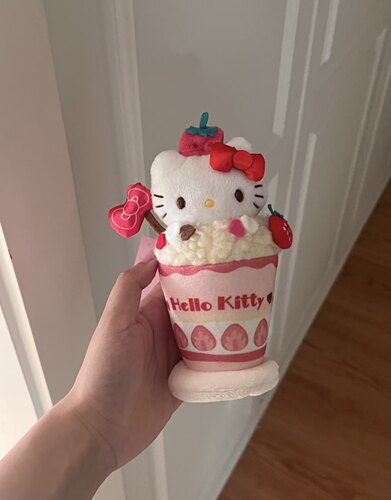 芭菲冰淇淋hellokitty！可爱晕了！毛绒挂件凯蒂猫kt精致包包装饰