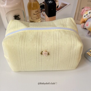 旅行洗漱包卡通化妆品收纳包 bm风化妆包 bm风 淡淡柠檬黄颜色