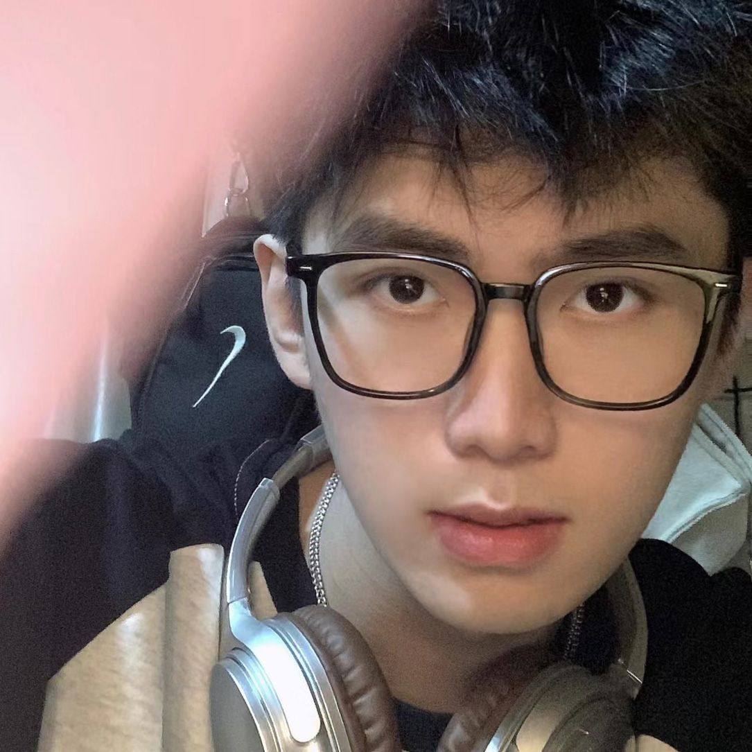 早八通勤黑框眼镜男高颜值超轻方框近视可配度数防蓝光辐射平光镜