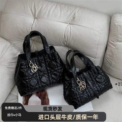 秋冬真皮菱格大容量戴妃包