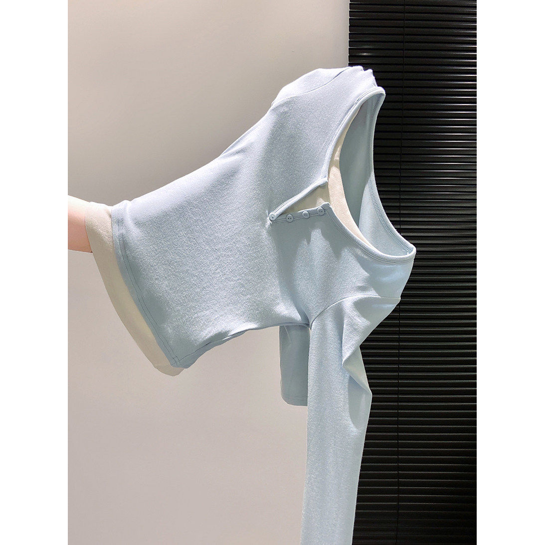 修身拼色正肩袖蓝色短上衣chic假两件通勤纽扣长袖T恤女春季2026