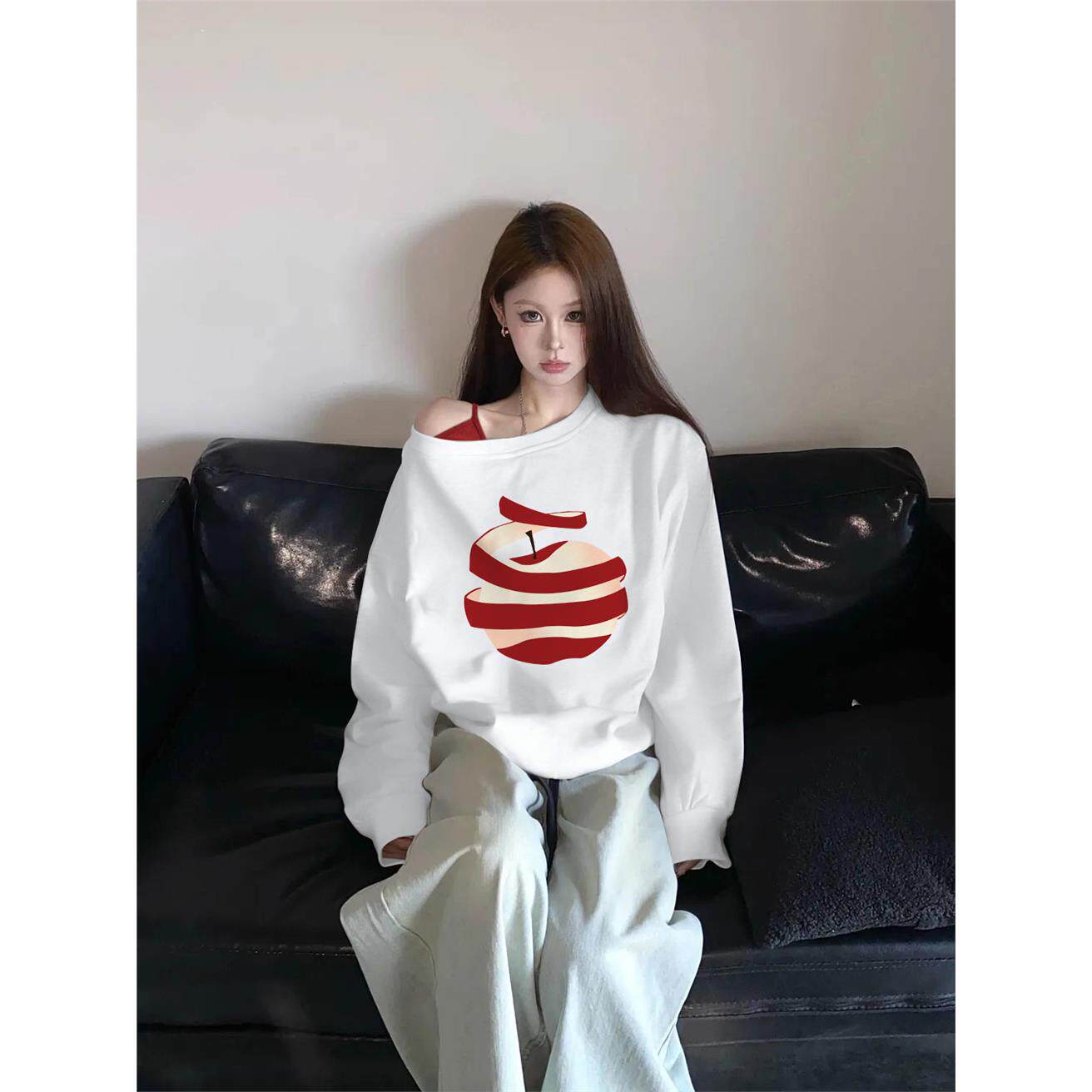 甜辣假两件设计感露肩卫衣女秋冬新款韩系百搭宽松小众斜肩上衣女