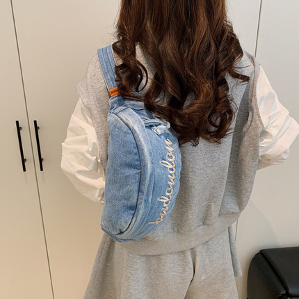 时尚牛仔布斜挎胸包男女通用休闲百搭大容量腰包百搭耐磨帆布时尚