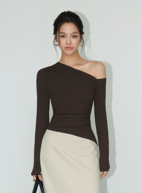 NEVA HU黑色斜领露肩针织T恤打底衫女设计感小众新款气质上衣