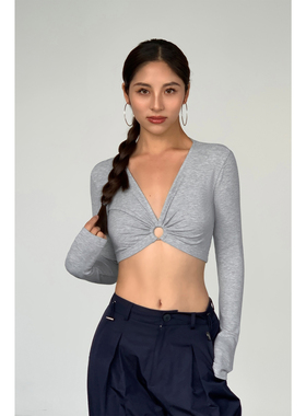 NEVA HU黑色V领性感辣妹上衣女设计感秋季长袖打底衫短款露脐T恤