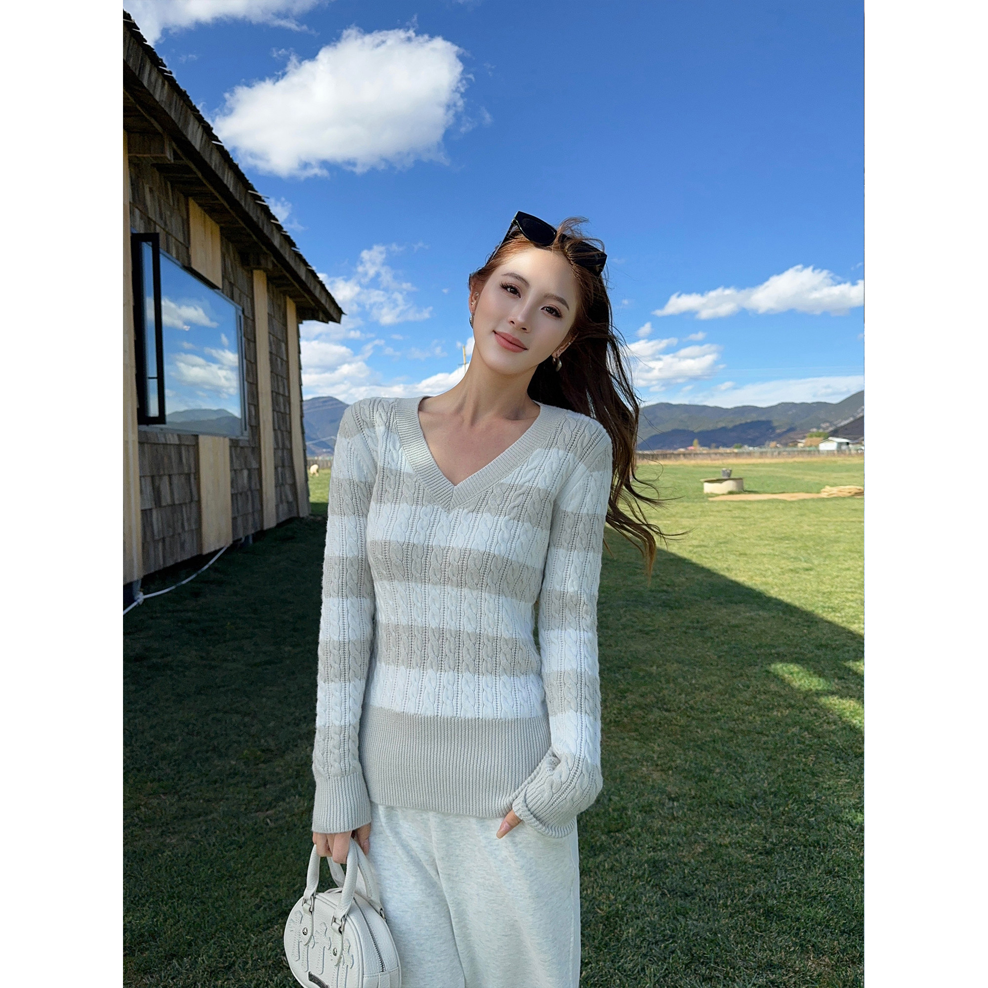 NEVA HU 简约引力 复古麻花v领毛衣女撞色条纹针织衫修身内搭上衣