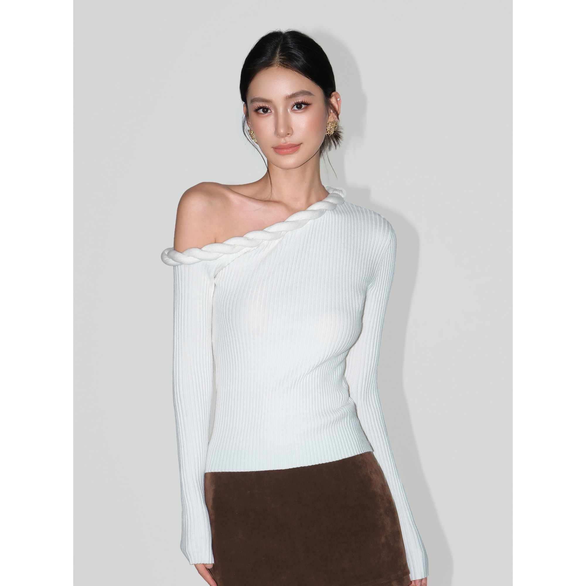 NEVA HU 利兹周末 米白色麻花斜领针织衫女气质收腰露肩打底上衣,女装/女士精品,毛针织衫,淘宝优惠券,粉丝福利购,淘宝优惠卷