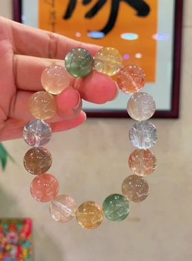 天然冰透体彩兔毛手链，色彩丰富饱满，发丝绵密丰富，明朗的质感