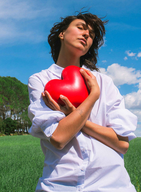 边集EDITOR西班牙DOIY红色爱心创意设计花瓶2023新品表白礼物