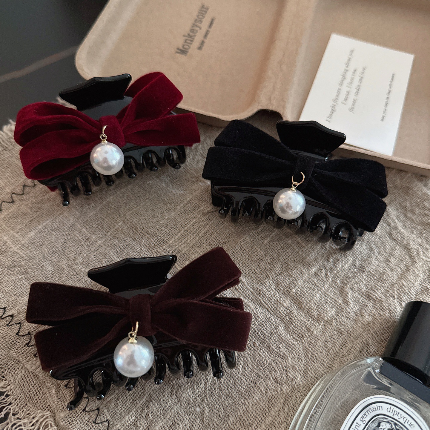 气质丝绒蝴蝶结珍珠吊坠抓夹秋冬款复古小香风发抓后脑勺半扎