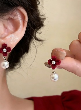 秋冬氛围感！复古甜美温柔红色丝绒花朵珍珠耳环气质韩版耳钉耳饰