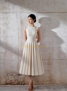 国现-越南Lobbster 2021新款高腰修身无袖黑白简洁大摆气质连衣裙