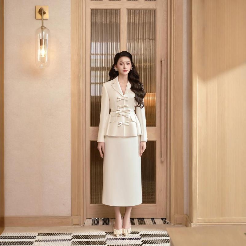 越南设计师WhitePlan 2024新款精致知性收腰外套半裙套装职业女性