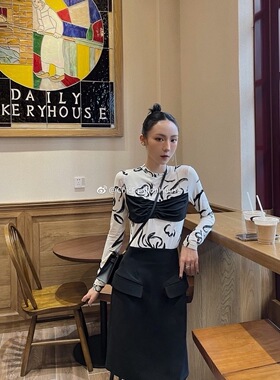 LOOSINGWHITE特价款199 不退换 时髦抹胸设计印花长袖上衣