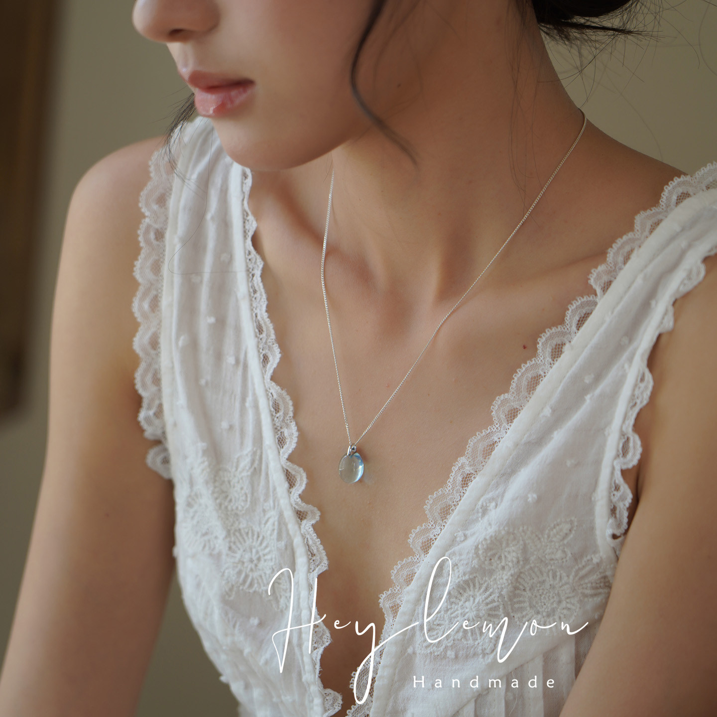 薄荷海盐baby蓝 小众森系设计款天然海蓝宝椭圆吊坠项链锁骨链