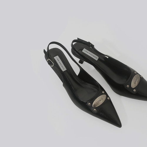 韩系铆钉中古风一字带尖头高跟鞋