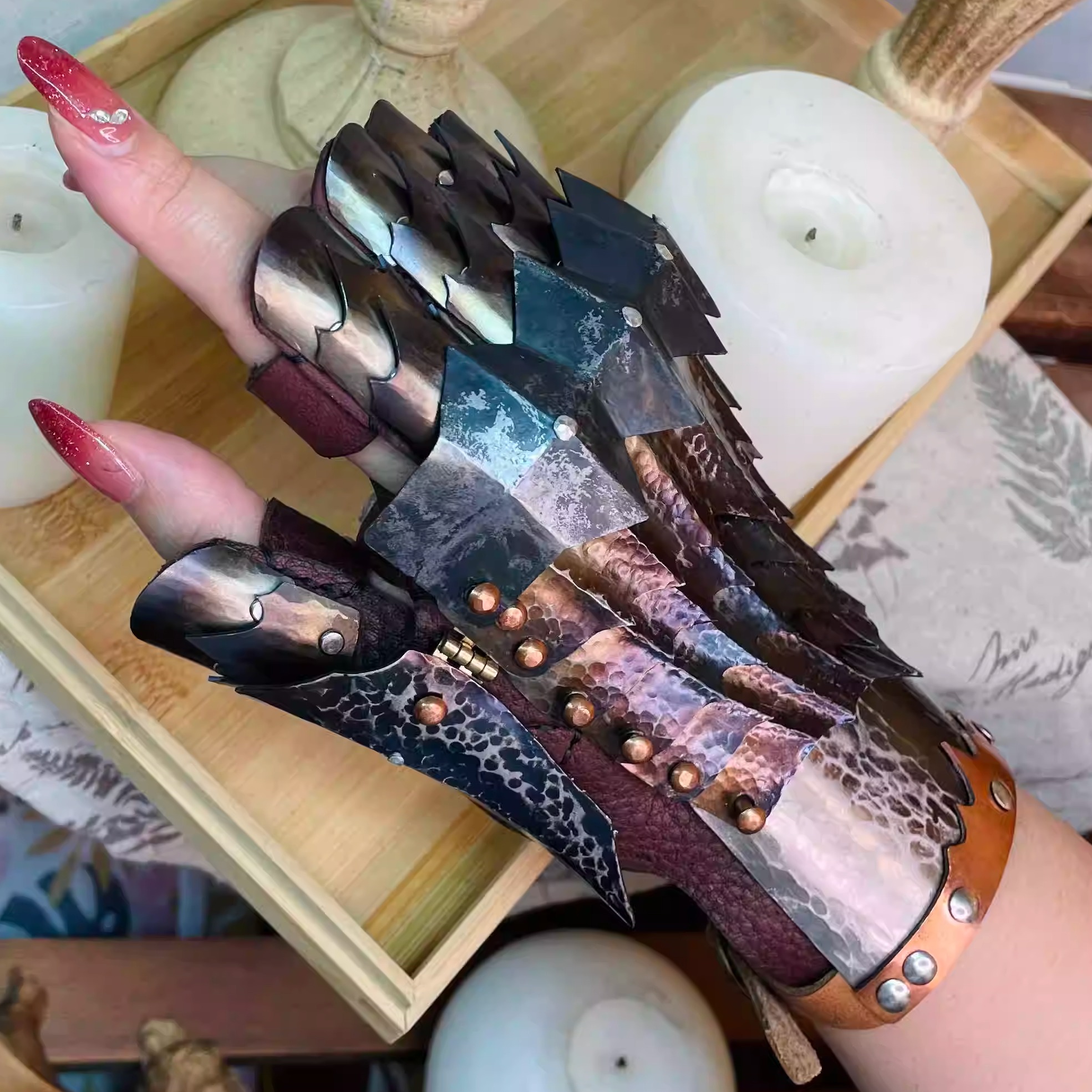 龙鳞半指 哥特暗黑金属朋克骑士机械手套盔甲臂亚比文化配饰 打叔