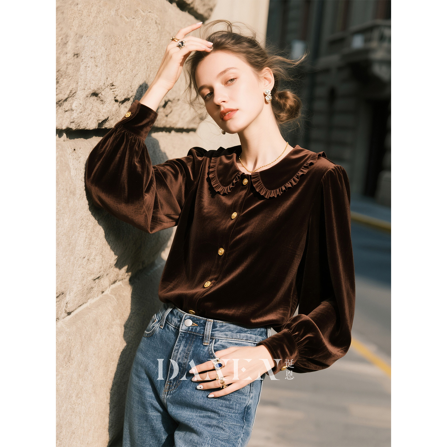 黑棕色娃娃领丝绒长袖衬衫女2025