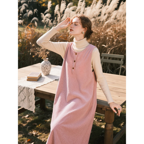 粉色灯芯绒背心连衣裙女2026秋冬