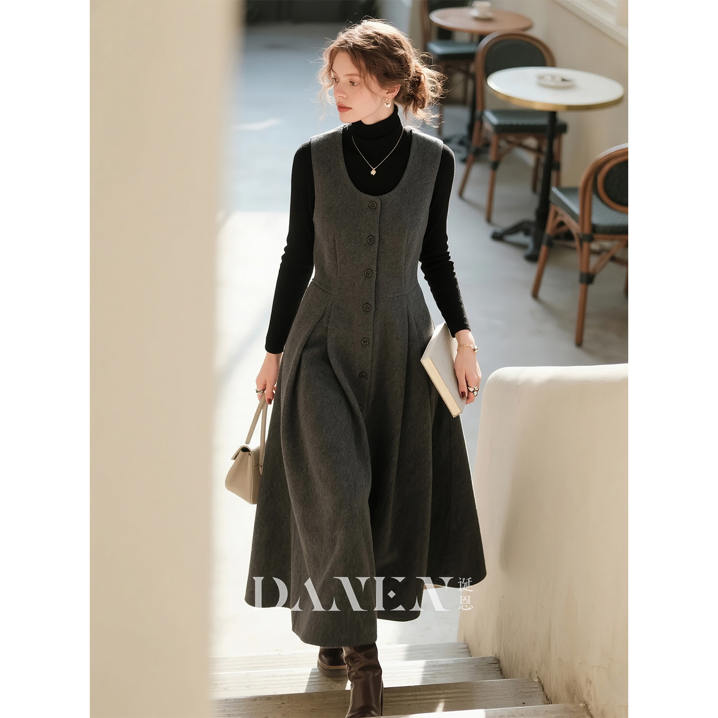 深灰色U型领毛呢连衣裙女2025年