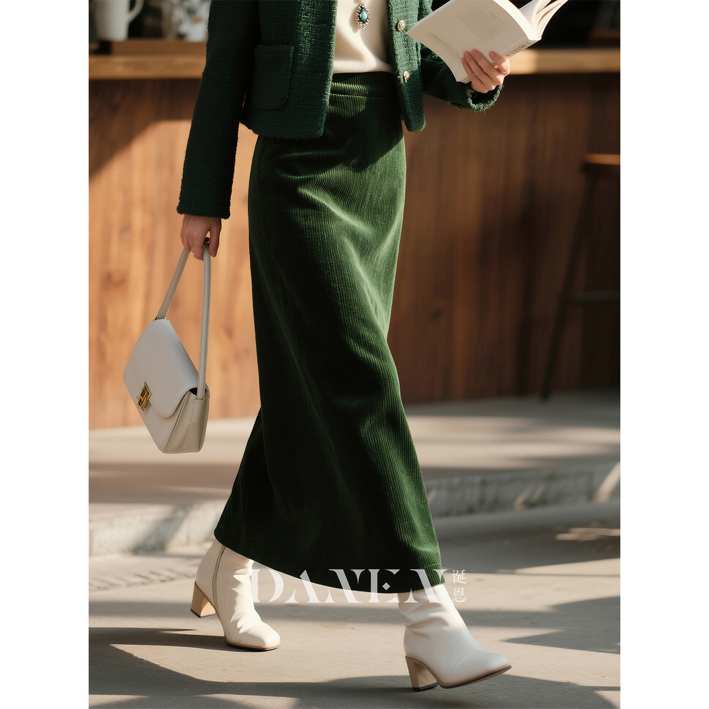 复古墨绿色灯芯绒半身裙女2025年