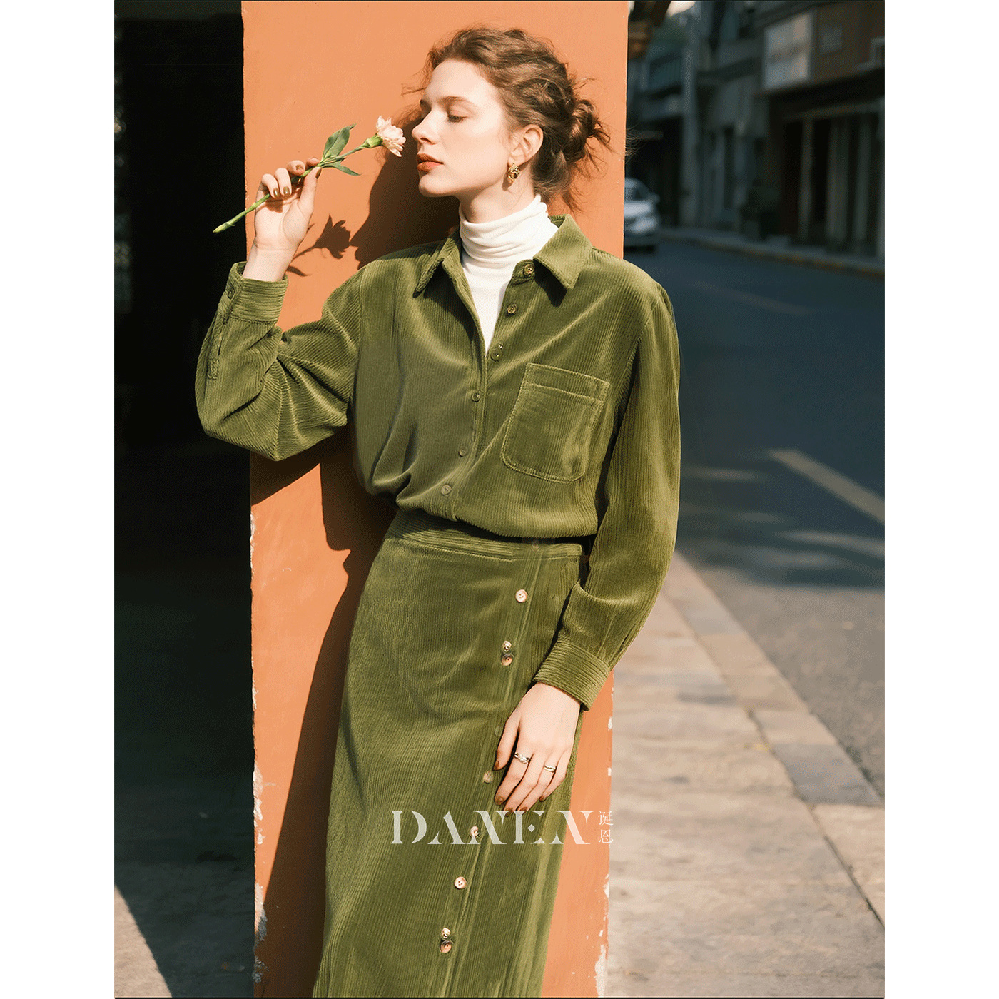 绿色纯棉翻领衬衫灯芯绒套装女