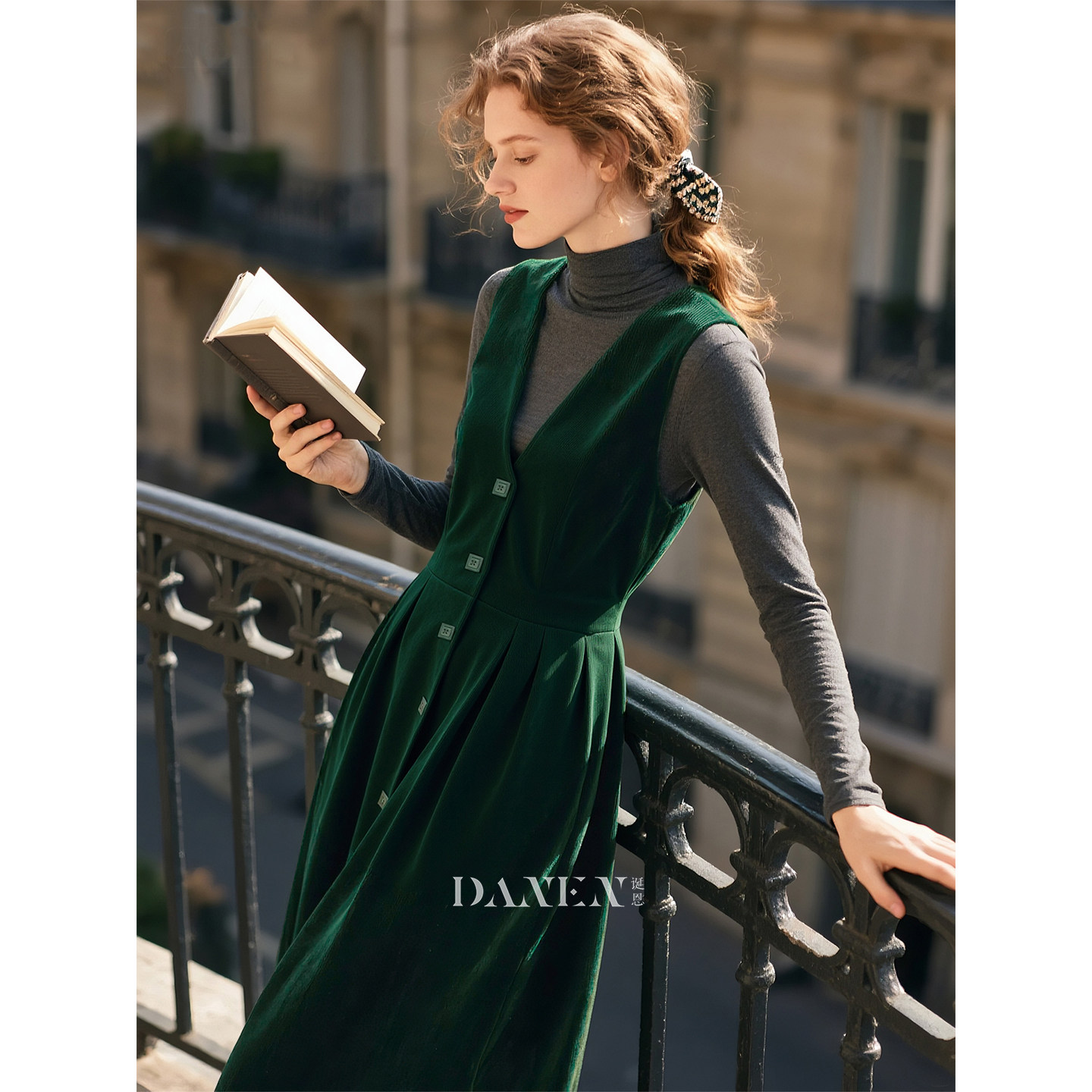 绿色全棉灯芯绒背带连衣裙女2026年春季新款高级感叠穿无袖长裙子