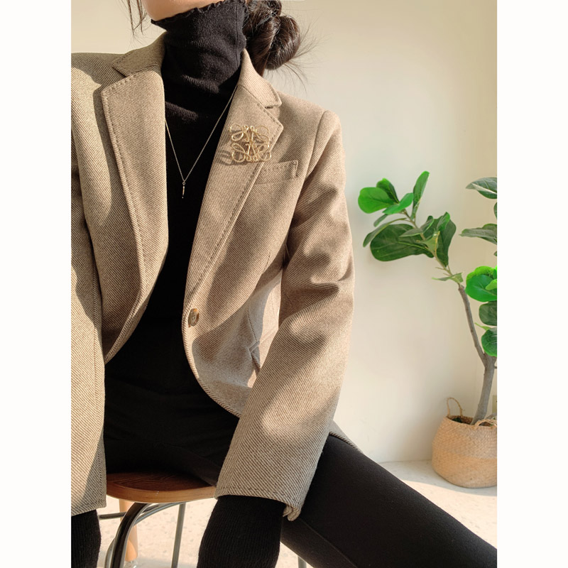 卡其色毛呢西装外套女2025年秋冬新款小个子高级感休闲加厚西服