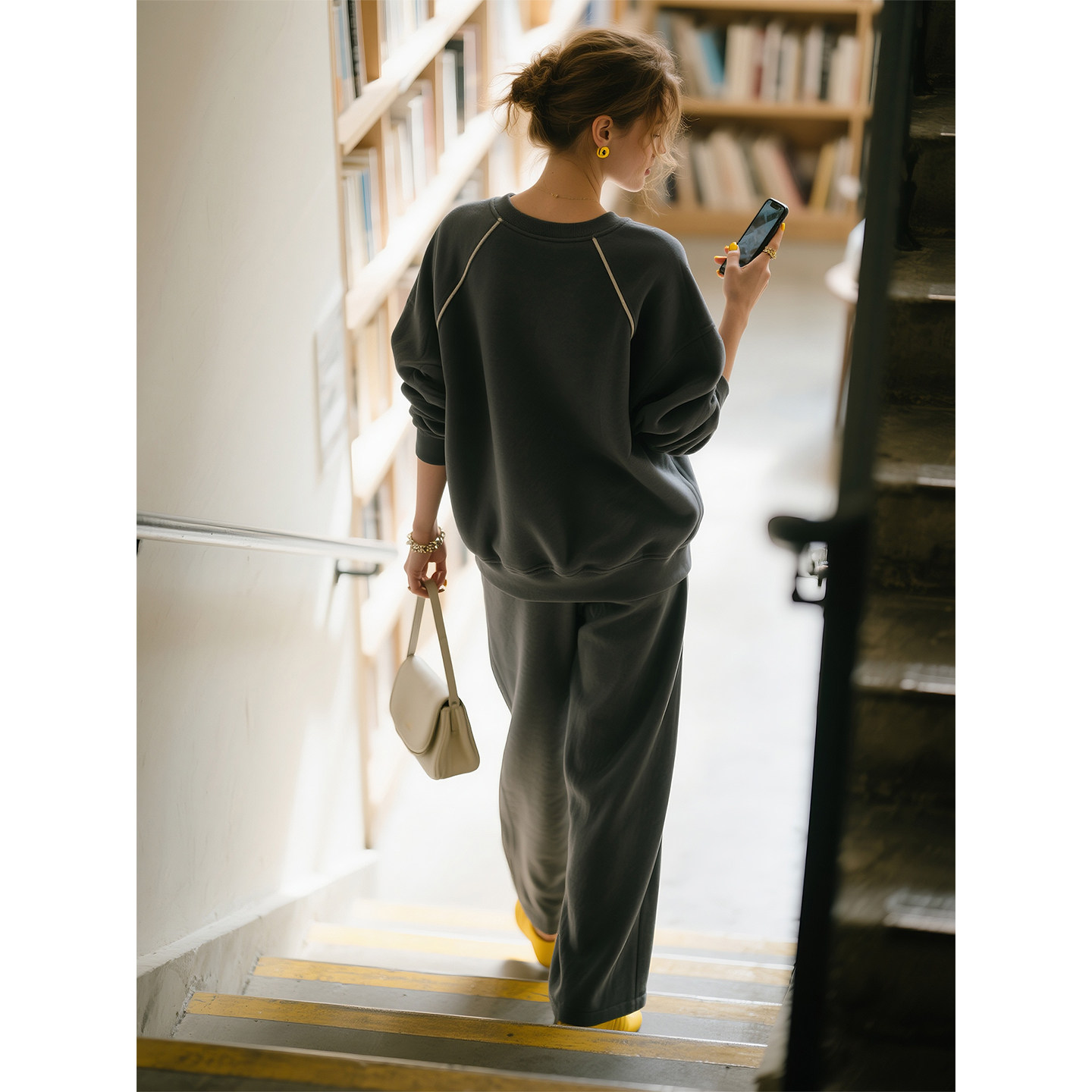 深灰色休闲慵懒风卫衣套装女2026年春季简约圆领宽松阔腿裤两件套,女装/女士精品,时尚套装,淘宝优惠券,粉丝福利购,淘宝优惠卷