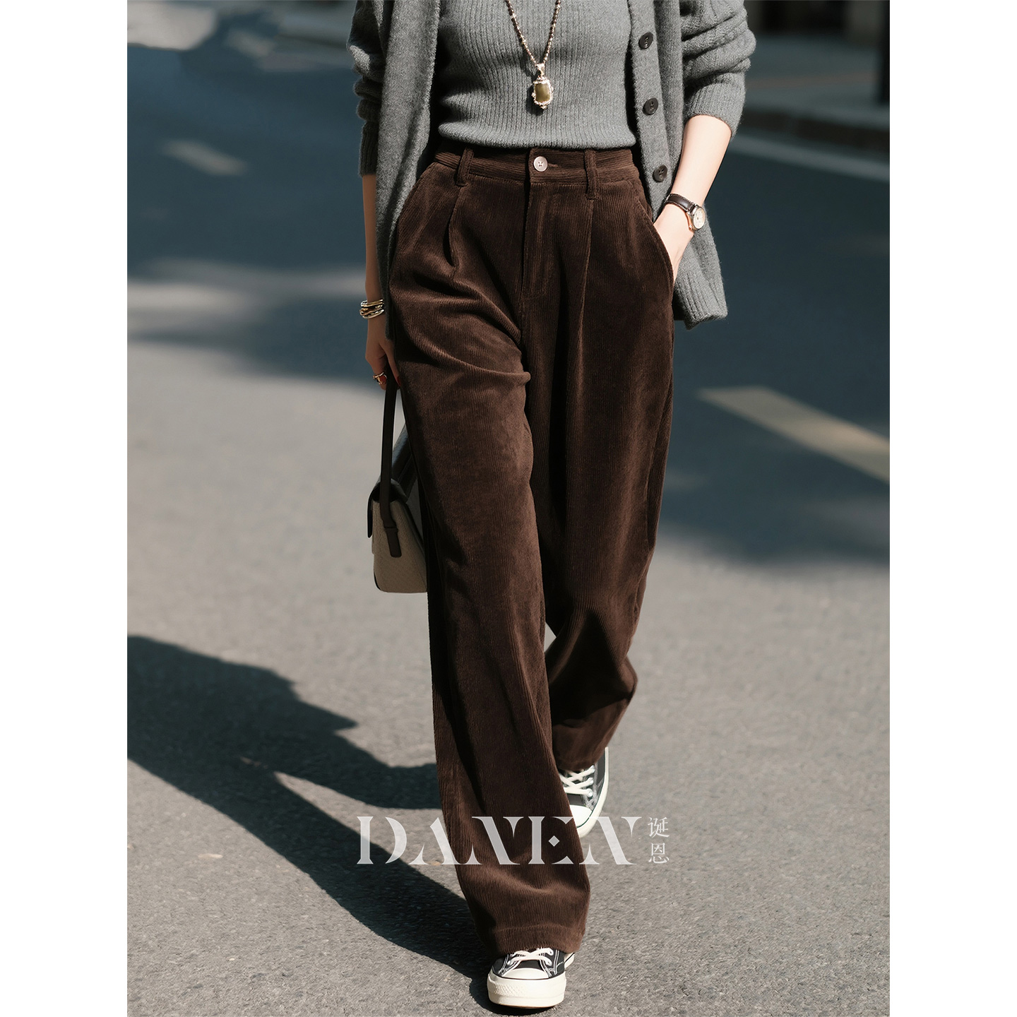 深棕色灯芯绒阔腿裤女2025年秋冬