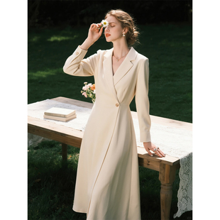 白色西装长袖连衣裙女2026年春季新款高级感气质通勤收腰显瘦裙子