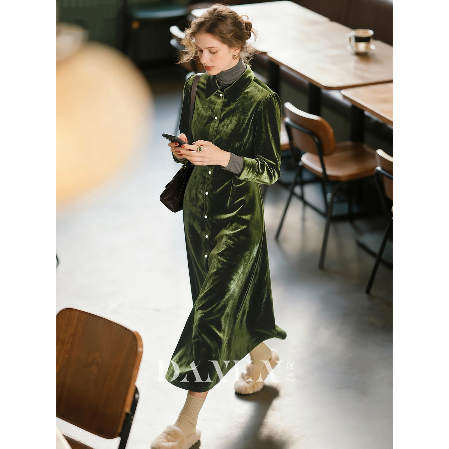 法式复古绿色丝绒连衣裙女2025年